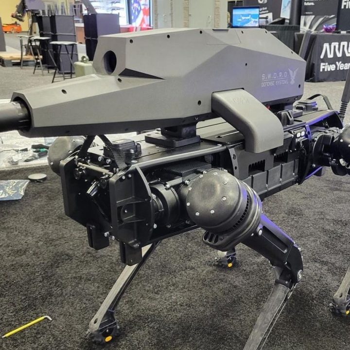 La imagen muestra al perro robot fabricado por Ghost Robotics.