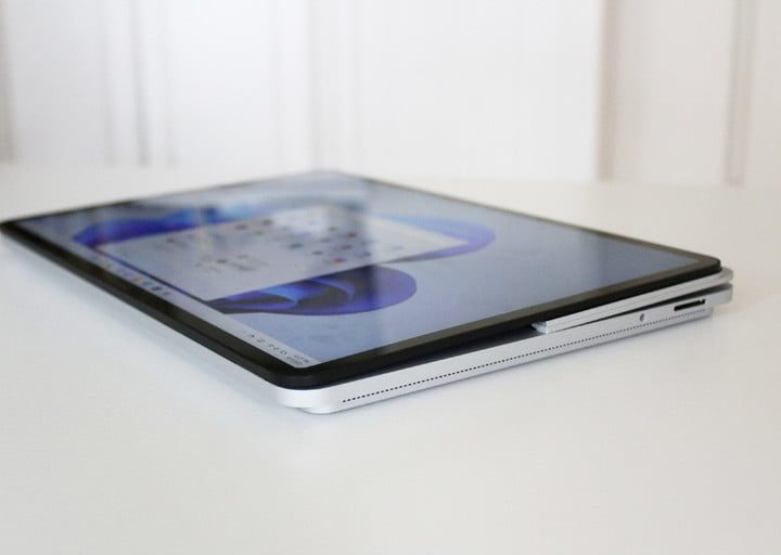 Surface Laptop Studio se cerró por completo en modo Estudio.