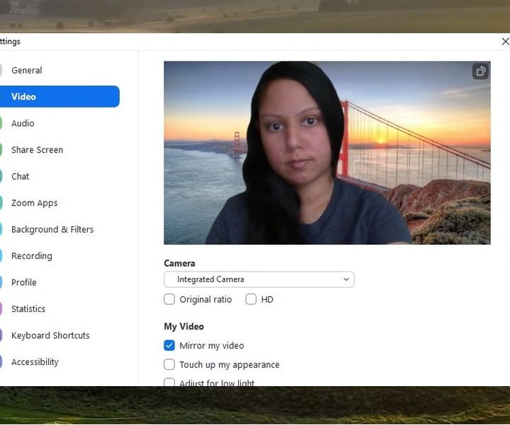 Mostrando cómo probar la cámara web a través de la configuración de la aplicación Zoom.
