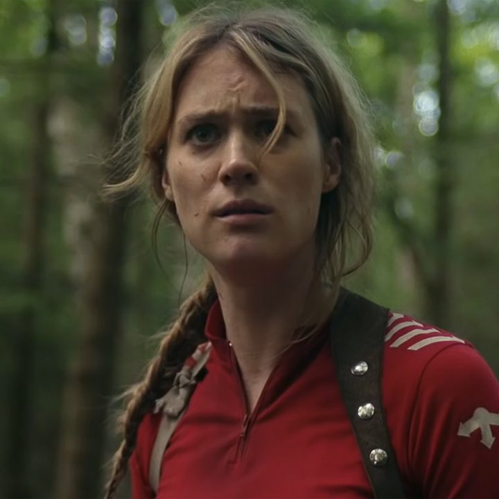 La imagen muestra una escena de la serie Station Eleven