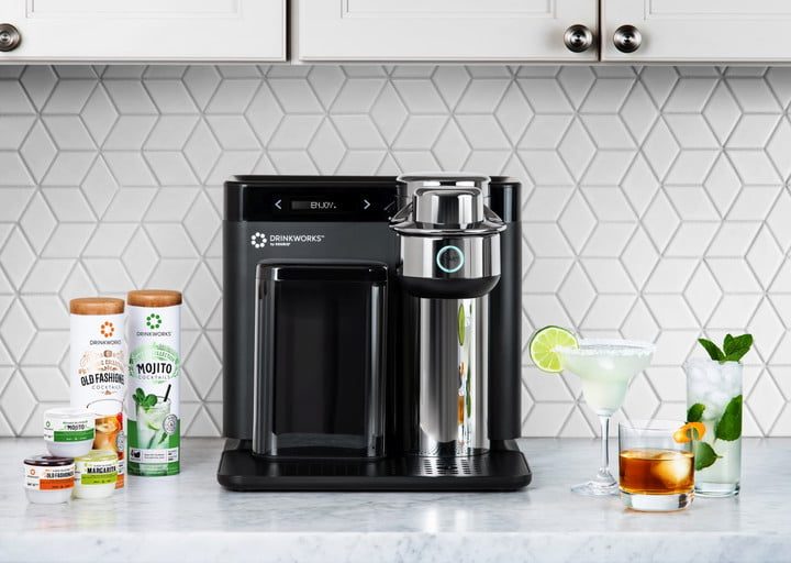 Drinkworks Home Bar utilizado para hacer cócteles.