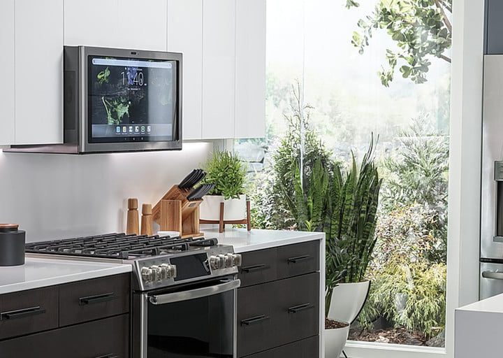 Cocina con electrodomésticos de Best Buy GE para preparar la cena navideña perfecta.