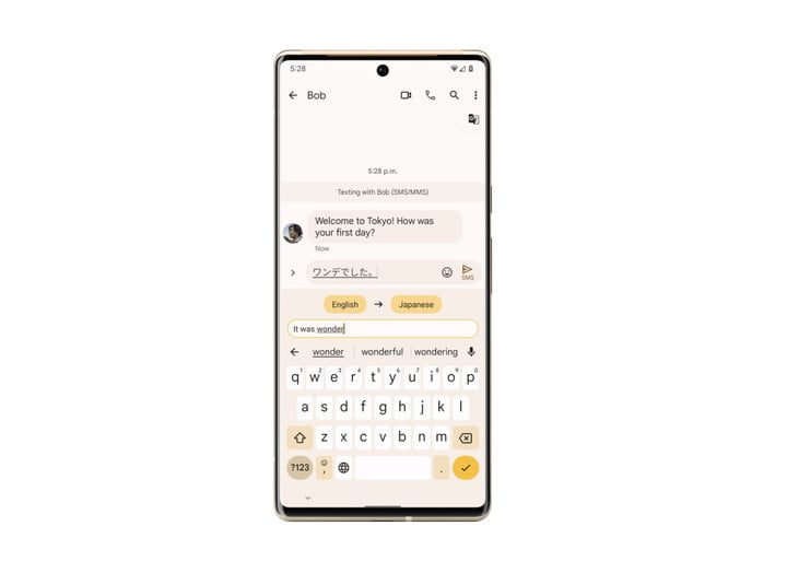Google Pixel 6 Pro tensor Google traduce el reconocimiento de voz del inglés al japonés.