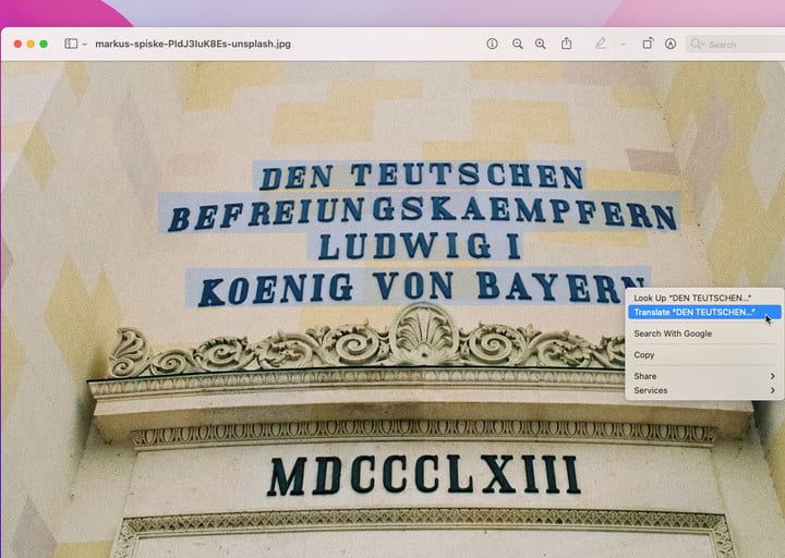 Una publicación en alemán para traducirla aprendiendo cómo usar Live Text en MacOS Monterey.