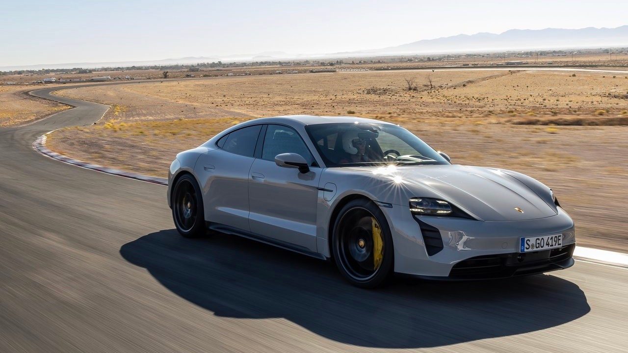 primer da auto show la 2021 porsche taycan gts 2022 1280 04
