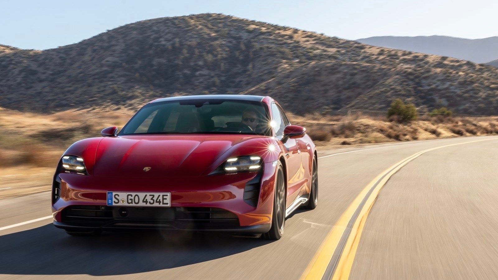 primer da auto show la 2021 porsche taycan gts sport turismo 2022 1600 05