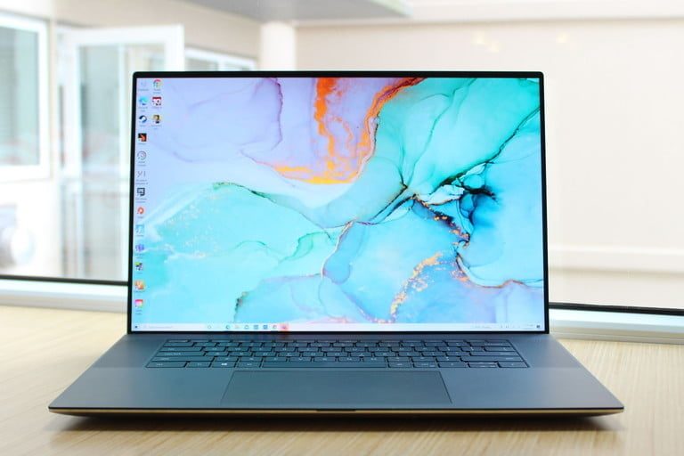 Vista frontal de Dell XPS 17 que muestra la pantalla y el teclado. Para comparar la Dell XPS 17 vs. Apple MacBook Pro 16.