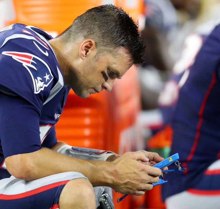 Tom Brady usando una tableta Surface