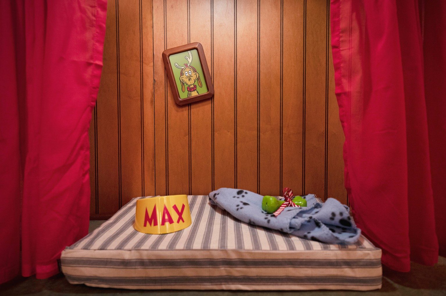 como alojarse cueva grinch jam press jmp153982