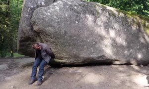 La roca tambaleante del Bosque de Huelgoat, en Francia