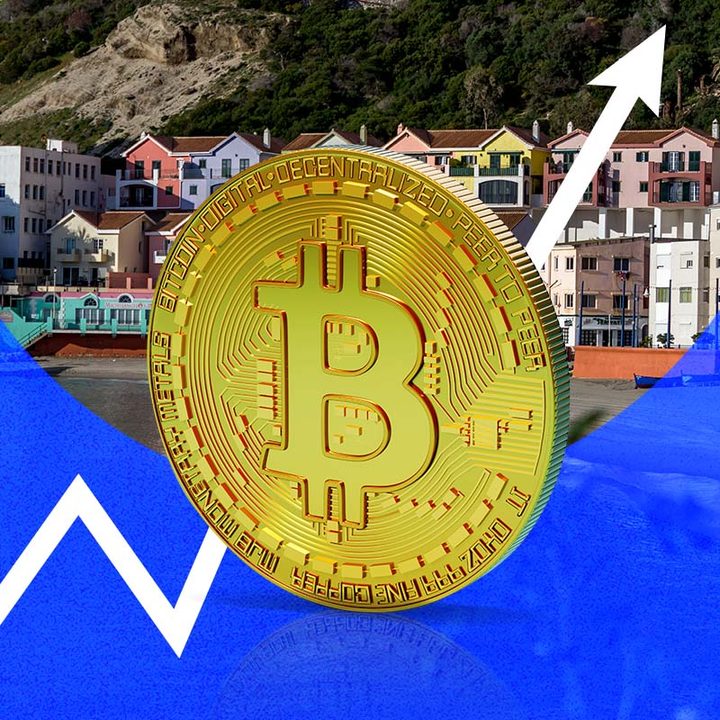 Criptomoneda Bitcoin sobre un plano general de Gibraltar.