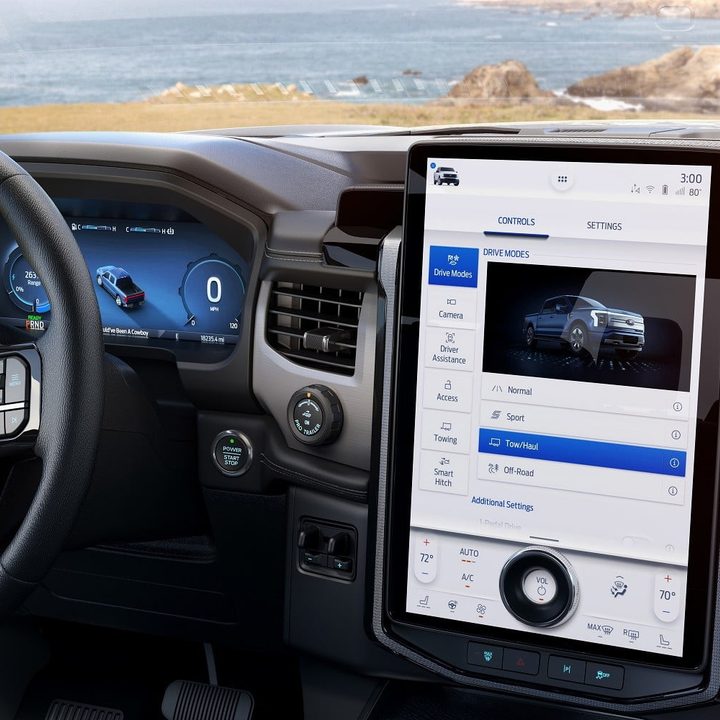 ford f 150 lightning vs chevrolet silverado ev 2022 platinum