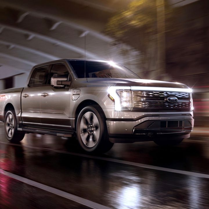 ford f 150 lightning vs chevrolet silverado ev 2022