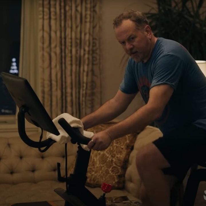 La imagen muestra una escena de la serie Billions.