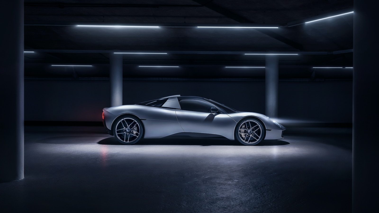 Gordon Murray Automotive T.33 color plata.