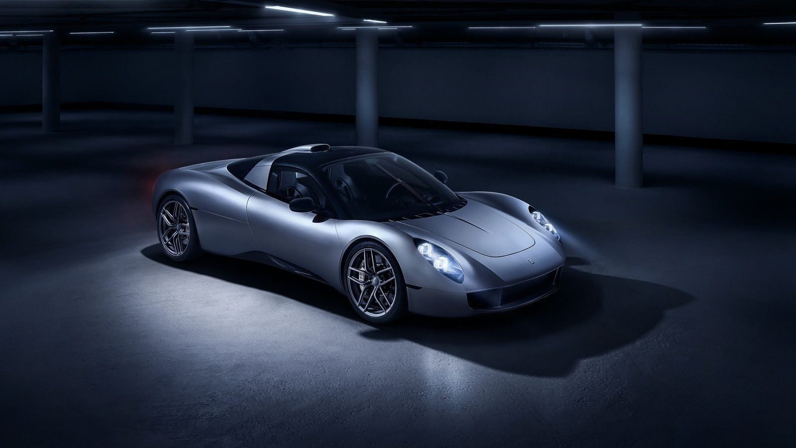 Gordon Murray Automotive T.33 color plata.