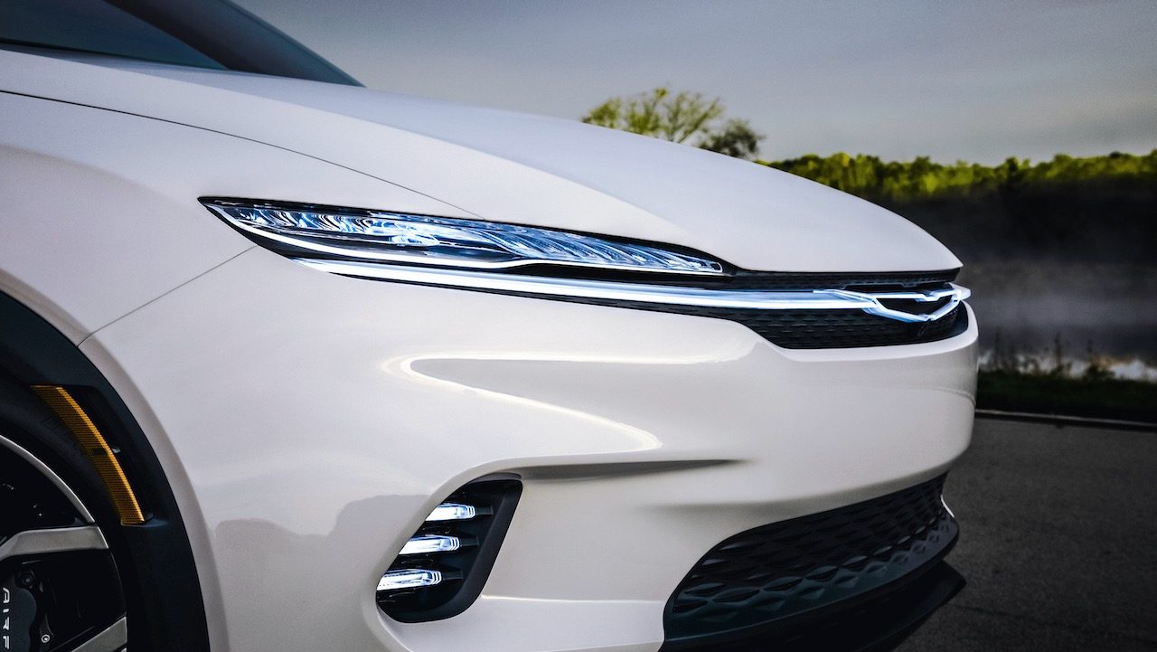 chrysler airflow concept ces2022 the features a cross car grille light blade illuminated with crystal led lighting