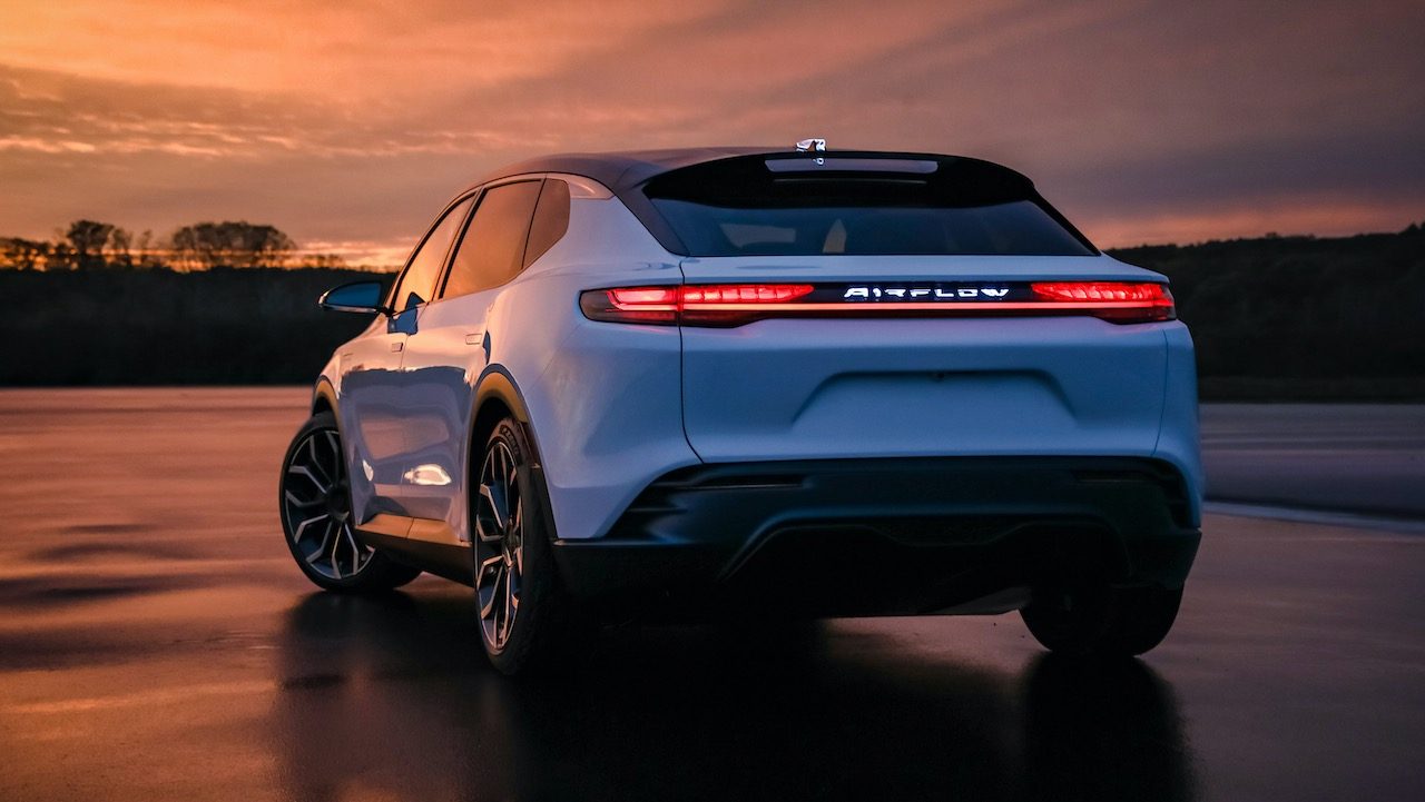 chrysler airflow concept ces2022 the features a dynamic design proportion  with low ride height and streamlined two tone roof