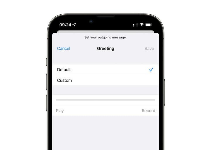 Pantalla de iPhone que muestra la configuración del saludo del Buzón de voz visual.