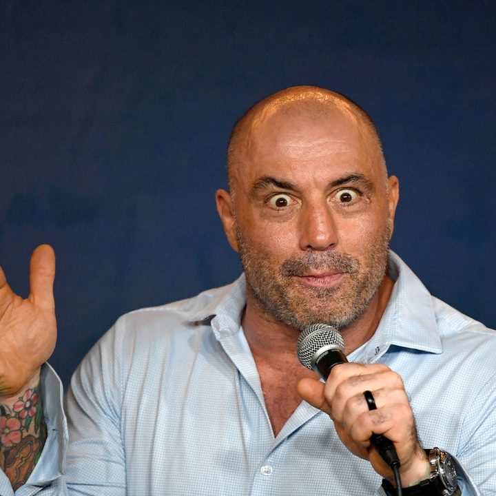 La imagen muestra al polémico comediante Joe Rogan.