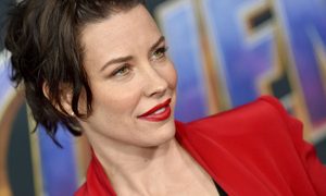La imagen muestra a la actriz Evangeline Lilly.