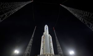 El lanzamiento del cohete Ariane 5, que envió al espacio el telescopio James Webb