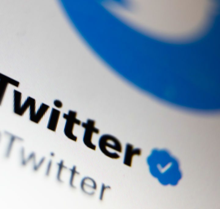 Twitter permite a los suscriptores de Twitter Blue utilizar NFTs como imagen de perfil.