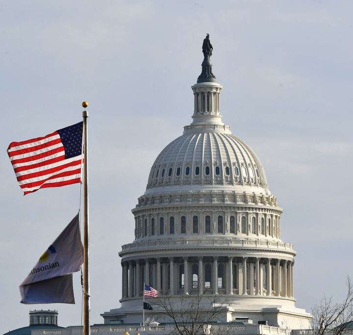 El Congreso de Estados Unidos impulsa una iniciativa conocida como Ley TLDR, que busca simplificar los acuerdos de términos y condiciones.