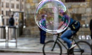 La imagen muestra una burbuja flotando.