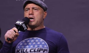 La imagen muestra al polémico comediante Joe Rogan.