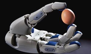 mano robotica puede sostener un huevo sin romperlo robot