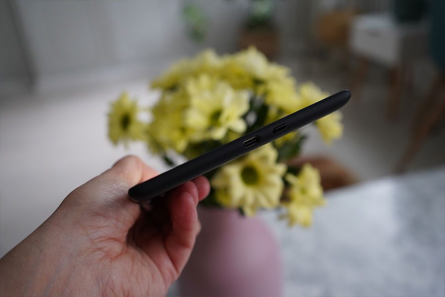 Parte inferior del Kindle, que muestra la conexi&oacute;n para cargar