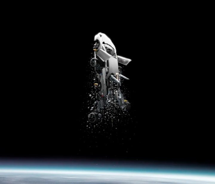 Un Lamborghini descomponiéndose en el espacio.