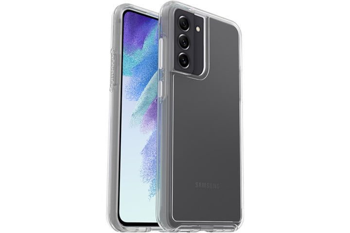 Protector transparente OtterBox Symmetry Series en el Samsung Galaxy S21 FE, que muestra la parte delantera y trasera.