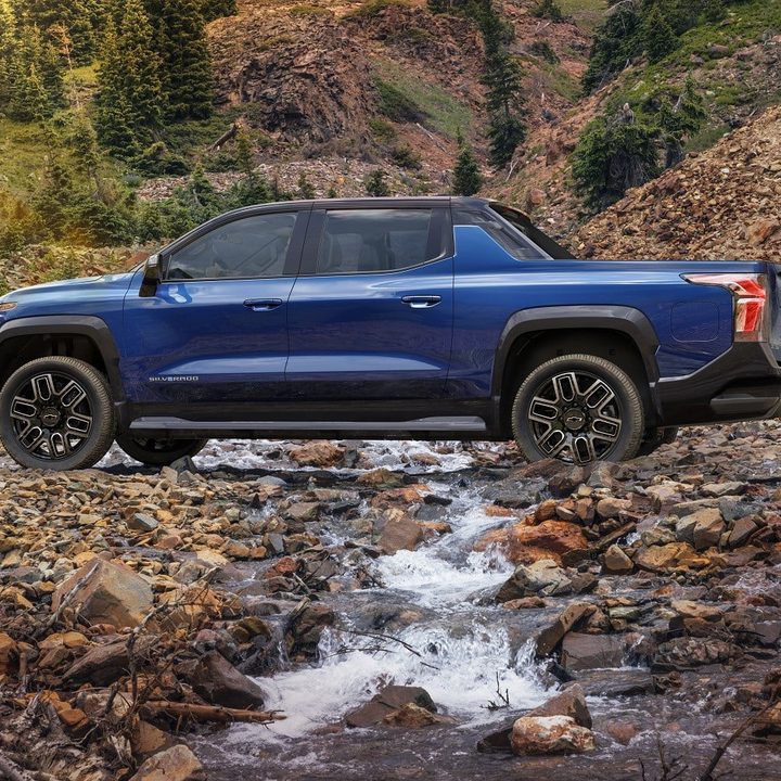 ford f 150 lightning vs chevrolet silverado ev silveradoev rst offroad 2