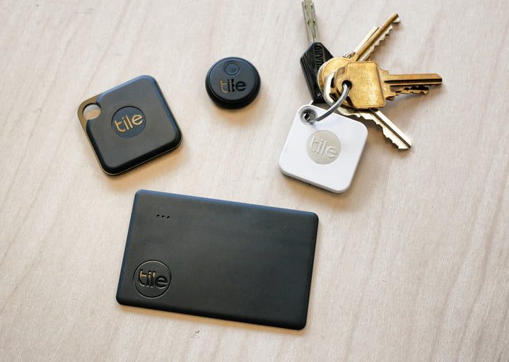 Tile Mate junto a unas llaves, uno de los mejores localizadores Bluetooth.