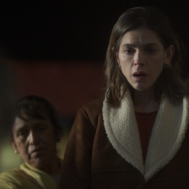 La imagen muestra una escena de la serie Los Enviados de la plataforma Paramount+.