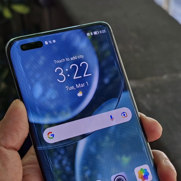 Usuarios sujeta el Honor Magic 4 Pro