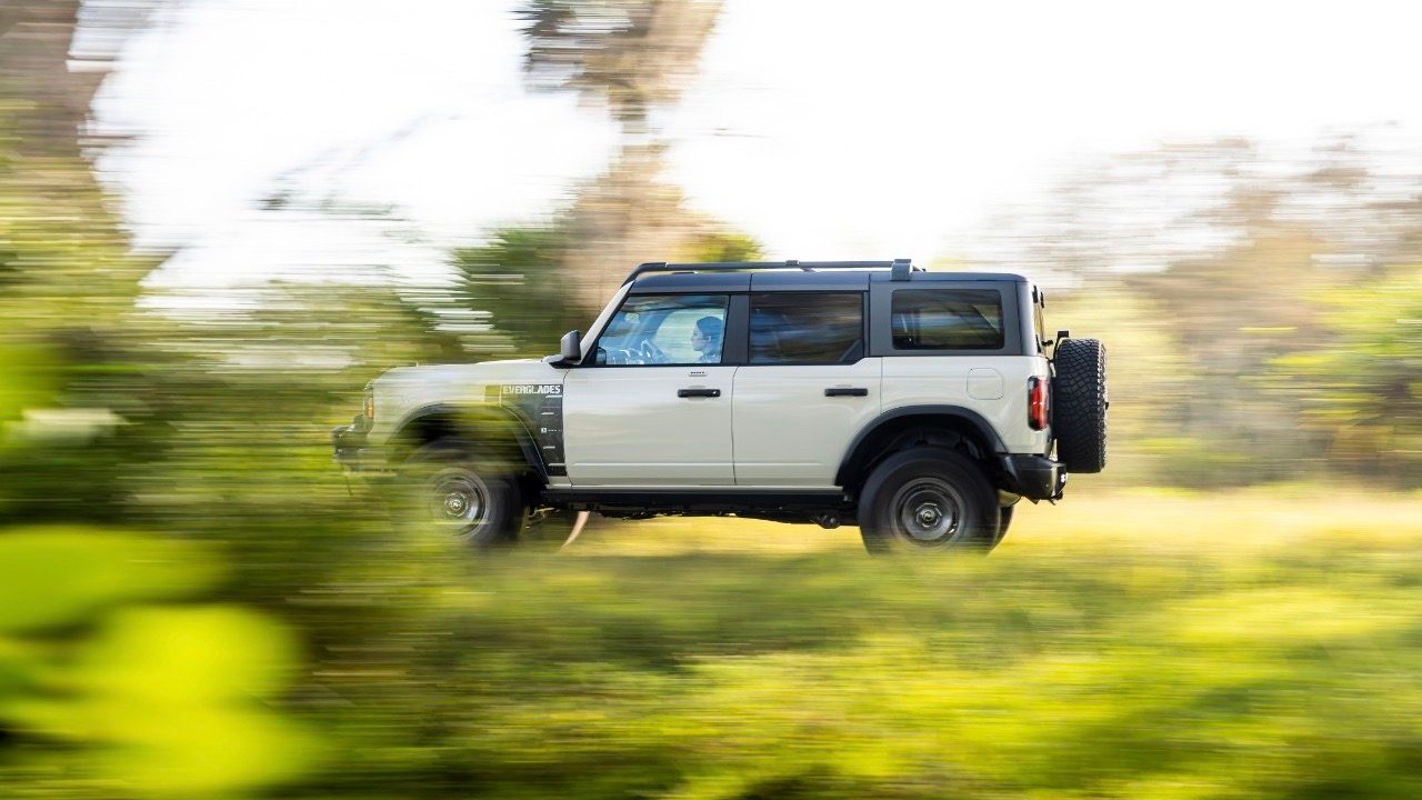 ford bronco everglades chicago 2022 desert sand 08