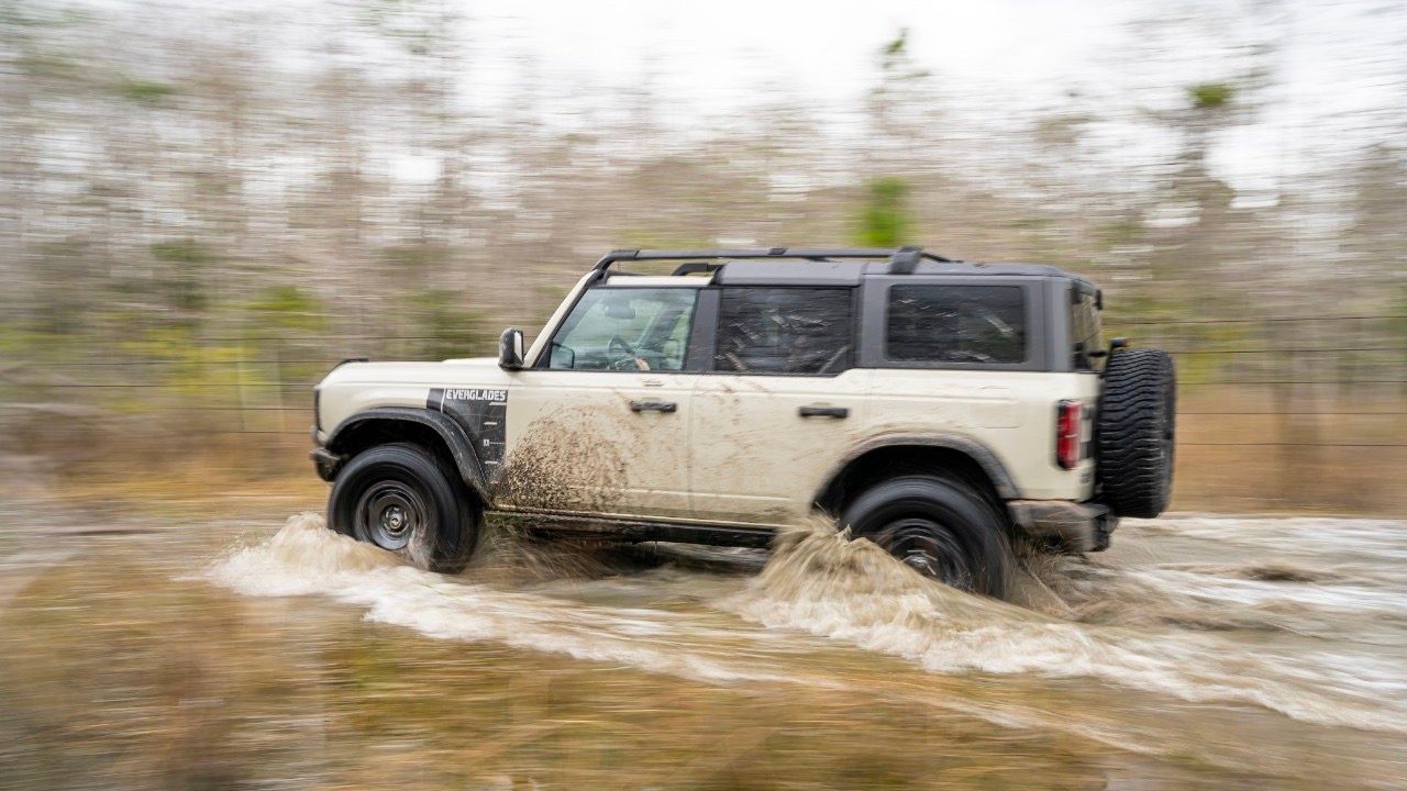 ford bronco everglades chicago 2022 desert sand 10