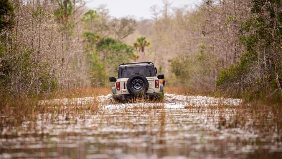 ford bronco everglades chicago 2022 desert sand 11