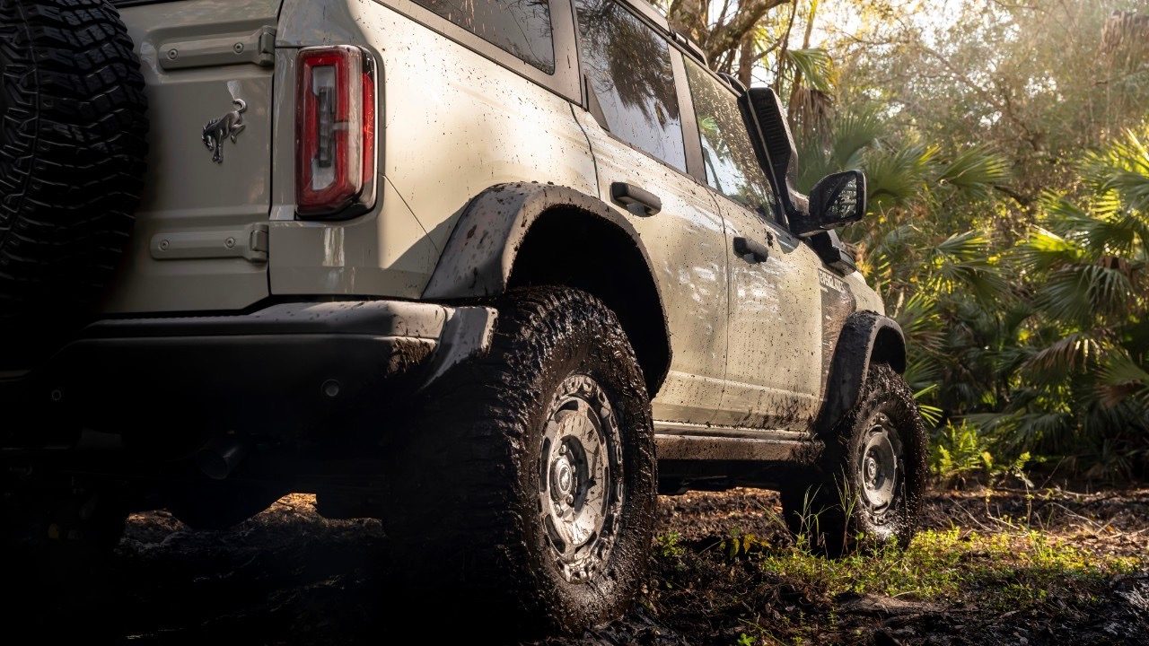 ford bronco everglades chicago 2022 desert sand 24