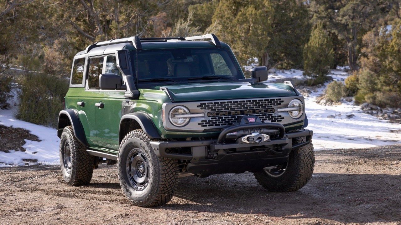 ford bronco everglades chicago 2022 eruption green 01