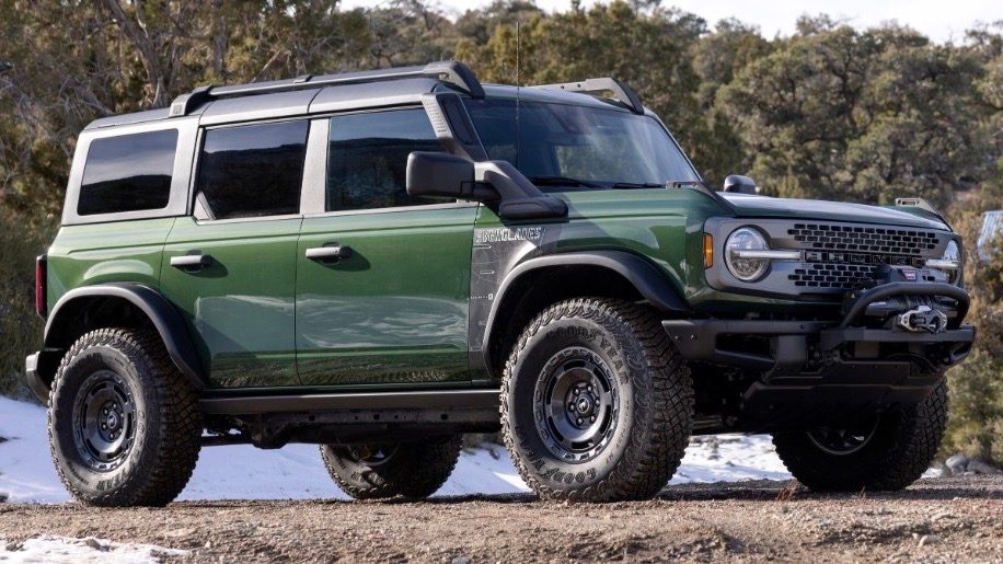 ford bronco everglades chicago 2022 eruption green 02