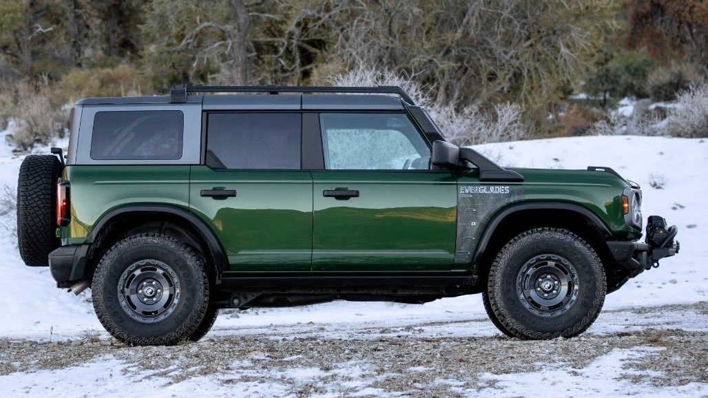 ford bronco everglades chicago 2022 eruption green 05