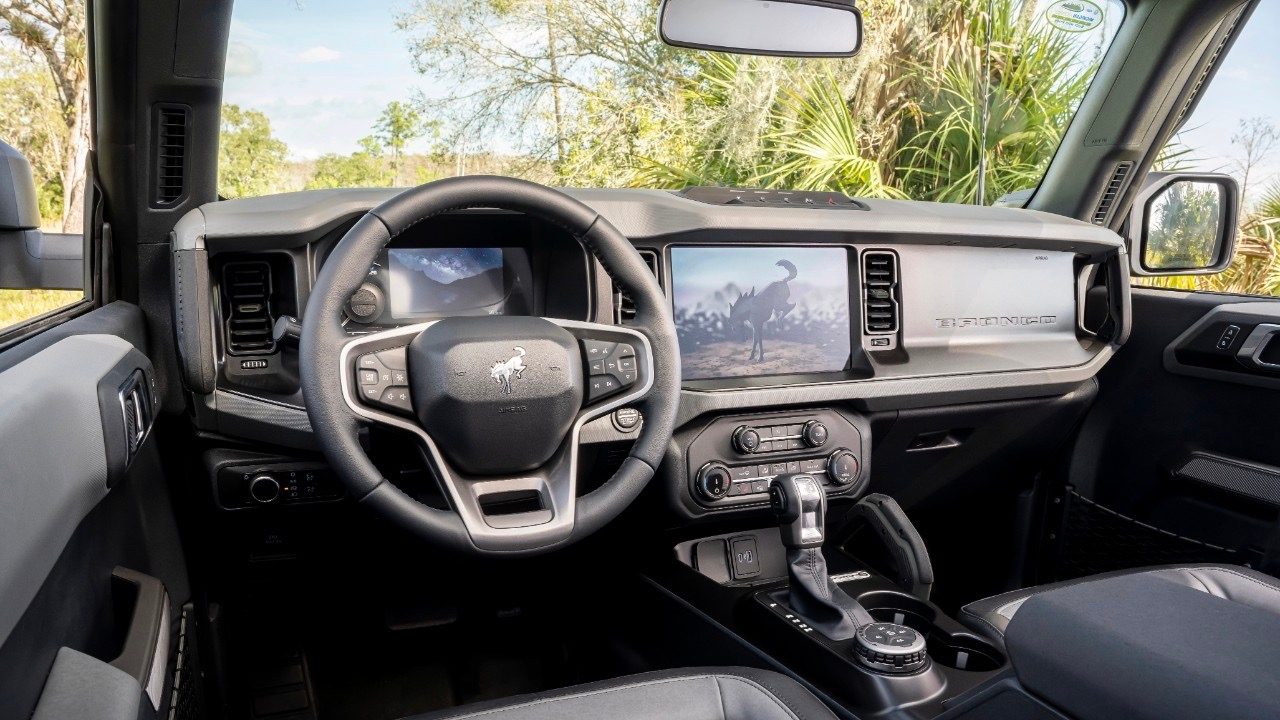 ford bronco everglades chicago 2022 interior 02
