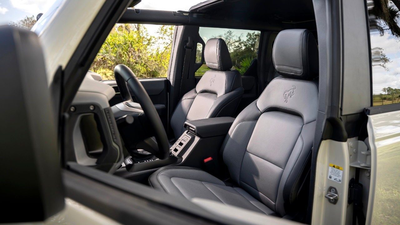 ford bronco everglades chicago 2022 interior 03