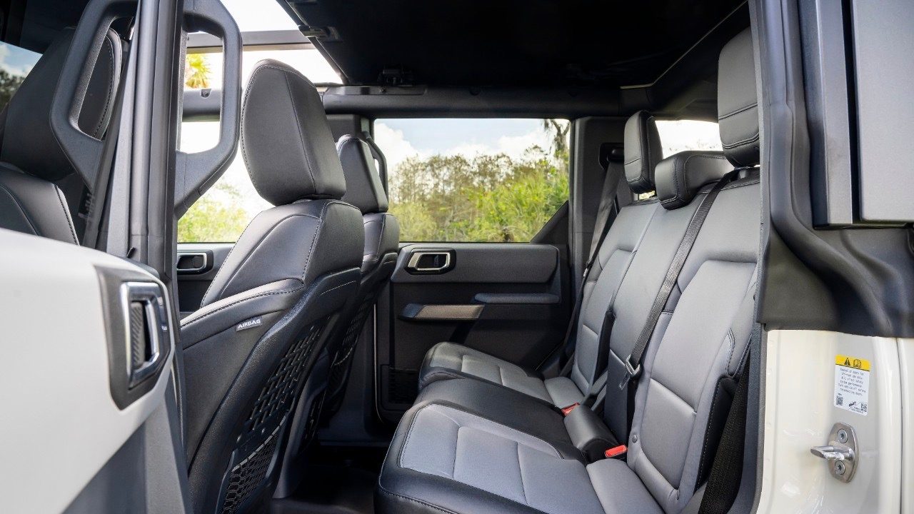 ford bronco everglades chicago 2022 interior 04