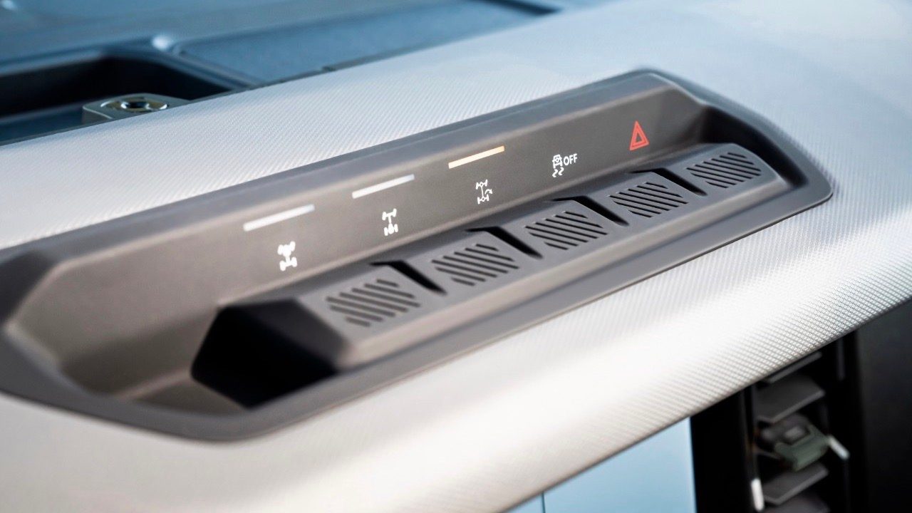 ford bronco everglades chicago 2022 interior 07