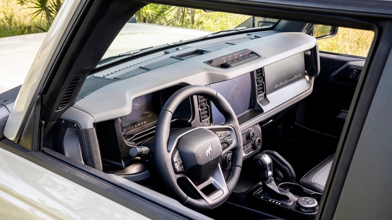 ford bronco everglades chicago 2022 interior 09